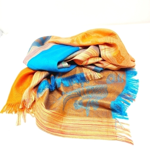 Bohemiam Style Fringed Hem Large Shoulder Scarf (One Size) - Picture 1 of 8